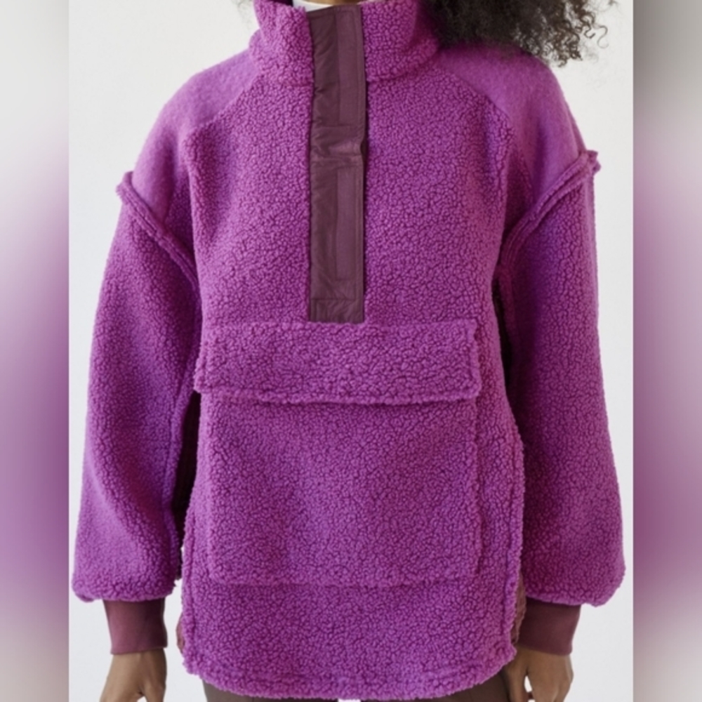 NWT Urban Outfitters BDG Las Sherpa Pieces Sweatshirt Plum velcro front pouch
